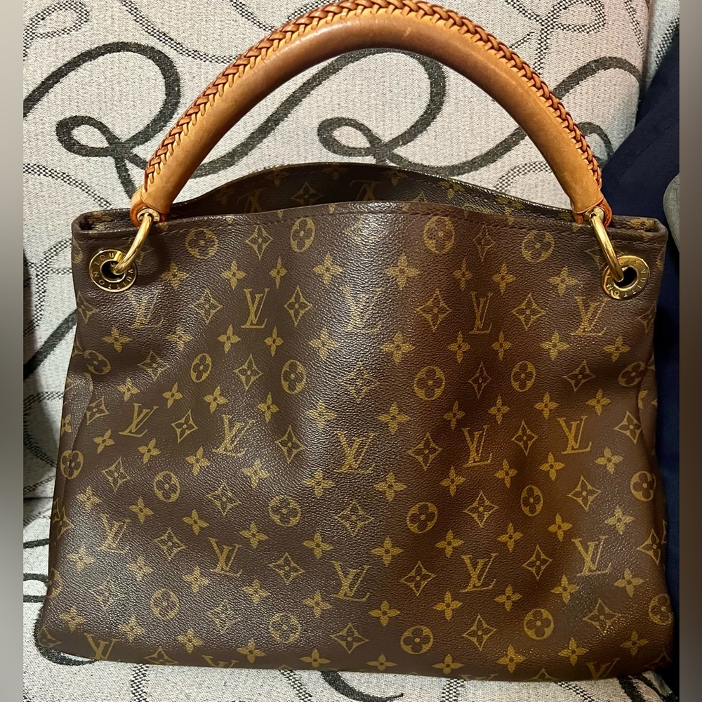 Louis Vuitton Artsy Handbag Monogram Canvas
MM Brown